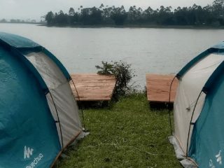 The Cabin Situ Cileunca: Camping Keluarga Seru di Tepi Situ