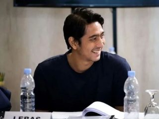 Serial Original Netflix Gadis Kretek Mendadak Trending Usai Kemunculan Arya Saloka