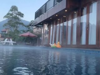 Bubu Jungle Resort: Villa Bergaya Vintage dengan Kolam Renang Air Hangat Pribadi