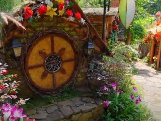 Famoso Garden Bandung: Rasakan Sensasi Wisata di Negeri Dongeng