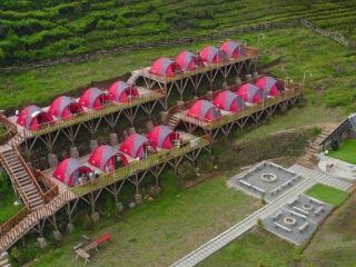 Ecopark Curug Tilu: Wisata Alam dengan Pemandangan Kebun Teh dan Air Terjun