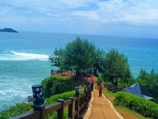 Pantai Menganti Kebumen, Destinasi Wisata di Jawa Tengah yang Indah dan Menawan Hati