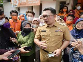 Ridwan Kamil Gubernur Jabar Menanggapi Pencabutan label Identitas Pemberi Bantuan Tenda Di Cianjur
