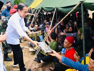 Pastikan Rekonstruksi Bangunan, Jokowi Kembali Kunjungi Cianjur Ketiga Kalinya