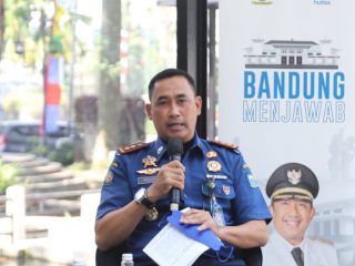 Fenomena Monyet Turun Gunung Masuk ke Pemukiman. BMKG dan Diskar PB Kota Bandung Imbau Warga Jangan Panik
