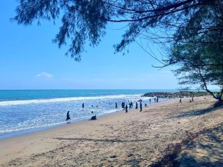 Pantai Tiram Padang Pariaman, Destinasi Wisata yang Lengkap dengan Keindahan Alam dan Kelezatan Kuliner
