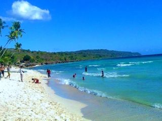 Pantai Carolina Padang, Mengunjungi Objek Wisata Sumatera Barat yang Cantik dan Eksotis