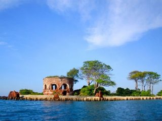 6 Wisata Pantai Dekat dengan Jakarta. Cocok Dikunjungi Warga Ibu Kota yang Ingin Berlibur. Mudah Dijangkau lho