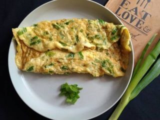 RESEP TELUR MINYAK DAUN BAWANG ALA CHEF MARTIN PRAJA, Menu Sarapan Buat Anak Kostan!