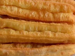 Empuk dan Mengembang, Begini Resep Cakwe Goreng Takaran Sendok Paling Sederhana Untuk Para Pemula!