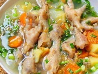 Resep Sop Ceker Sederhana dengan Kuah Kaldu Gurih. Sekali Coba, Rasanya Bikin Nagih