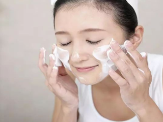 Pengunguman Buat kaum Remaja, Intip 5 Facial Wash Yang Cocok Untuk Kulit Remaja Berikut Ini Kamu Wajib Coba