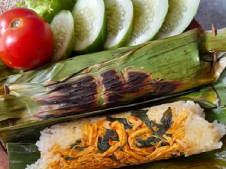 Bingung Olah Nasi Sisa Agar Tetap Enak Dimakan? Inilah Resep Nasi Bakar Ayam Kemangi yang Menggugah Selera