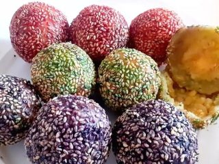 Resep Onde-Onde Kentang Mini Pakai Tiga Warna Enak Rasanya, Cocok Banget Buat Suguhan Lebaran!