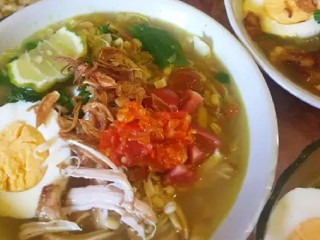 Resep Soto Ayam Simple dan Segar Ala Rumahan. Nikmatnya Bikin Ketagihan. Mudah Buatnya Sekalipun Pemula!