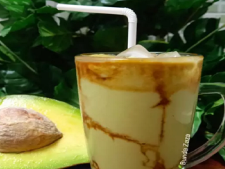 Resep Mudah Jus Alpukat Susu Gula Aren: Minuman Segar dan Sehat untuk Menemani Cuaca Panas