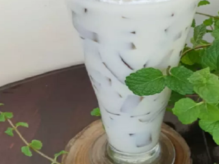 Yogurt Jelly Cincau Keju: Resep Hidangan Segar untuk Menu Takjil