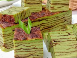 Resep dan Tips Membuat Kue Lapis Pandan Takaran Sendok Super Lembut dengan Santan Kental Gurih!