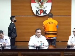 Terbukti Menerima Gratifikasi Belasan Tahun, Mantan Pejabat Ditjen Pajak, Rafael Alun Resmi Ditahan KPK