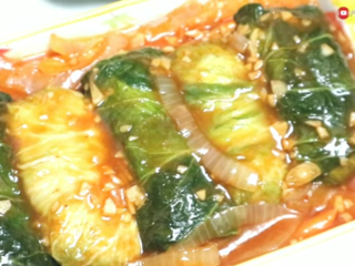 Masak Menu yang Lagi Viral Buat Buka Puasa Yuk, Super Simpel, Resep Sawi Gulung Isi Ayam Saus Pedas Manis