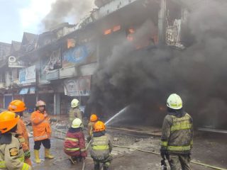 Kebakaran di Pasar Caringin Siang Tadi, Satu Korban Tewas Terjebak di Ruko ATK