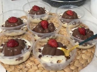 Cara Membuat Puding Vla Coklat Topping Strawberry, Manis dan Lumernya Dijamin Bikin Nagih!