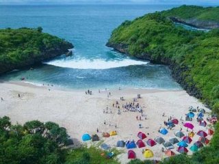 Bingung Cari Tempat Wisata di Gunung Kidul? Yuk Kunjungi Pantai Sedahan yang Menawan!