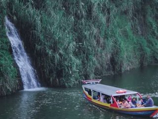 Kombinasi Air Terjun dan Danau, Curug Ciwideng Jadi Tempat Wisata di Subang yang Cocok buat Healing