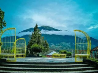 Jaraknya Cuma 40 Menit dari Kota Magelang, Ketep Pass Jadi Tempat Wisata Magelang dengan View 5 Gunung Menawan