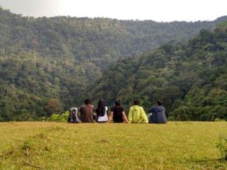 Cadas Gantung Kuningan, Surga Tersembunyi di Tengah Hutan Asri dan Pemandangan Alami