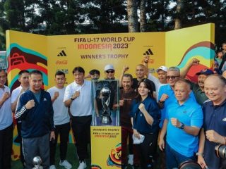 Meriah! Antusiasme Warga Sambut Trofi Piala Dunia U17 2023 yang Hadir di Kota Bandung