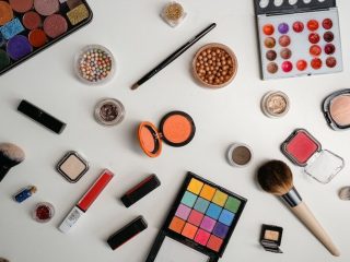 Hati-Hati! Kenali Kosmetik yang Menyebabkan Flek Hitam: Penyebab, Jenis, dan Cara Mengatasinya