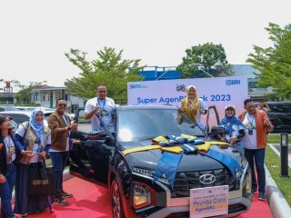 Penggerak Inklusi Keuangan, BRI Berikan Apresiasi Mobil untuk Super AgenBRILink