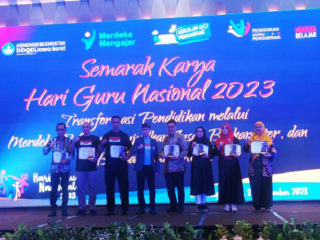 Kota Bandung Sabet Penghargaan Terbaik Platform Merdeka Mengajar di Hari Guru Nasional 2023