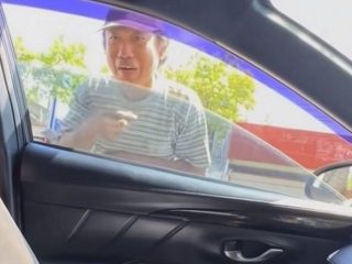 Viral Video Pengemis Menolak Saat Diberi Uang Dua Ribu, Begini Tanggapan Netizen