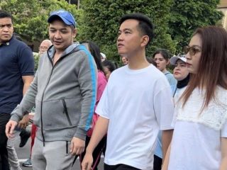 Hadir di Car Free Day, Gibran Rakabuming Raka Sapa Warga Jakarta dan Sempatkan Nyanyi Bareng di Sarinah