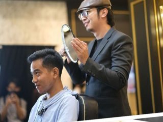 Dukung Bewirausaha Sejak Dini, Gibran Rakabuming, Cawapres Nomor Urut 2, Berbagi Momen Live di TikTok Saat Cukur di Barbershop