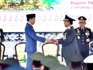 Presiden Jokowi Anugerahkan Pangkat Istimewa kepada Prabowo Subianto: Pengakuan atas Kontribusi Luar Biasa di Bidang Pertahanan