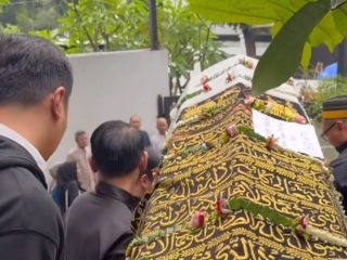 Sahabat Stevie Banyak yang Berduka Atas Kepergiannya; "Conk, Kita Semua Sayang Sama Lo, Tapi Allah Ternyata Lebih Sayang Sama Lo""