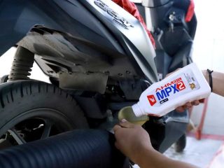 Oli Apa Saja yang Harus Diganti pada Motor Matic? Ternyata Nggak Cukup 1 Oli Loh!