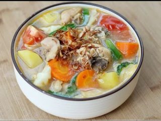 Menu Sahur Hari Pertama Ramadhan 1445 H: Sajian Hangat dan Bergizi - Resep Sup Ayam Kembang Tahu untuk Sahur Penuh Kenyamanan