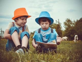 Anak Sudah Mau Masuk Sekolah? Kenalkan Kosa Kata dan Membaca Nyaring Jadi Cara Cepat Ajari Anak Membaca di Rumah