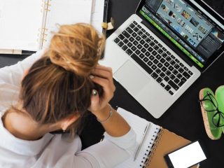 TERJAWAB! Probabilitas mendapatkan tiga angka dalam percobaan melempar satu koin sebanyak 8 kali adalah