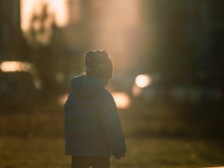5 Tanda Umum Kelak Anak akan Menjadi Seorang yang Introvert, Apa Saja?
