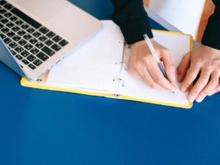 Berapakah jumlah semua bilangan tiga digit yang mungkin dibentuk menggunakan angka 1, 2, dan 3 tanpa pengulangan angka?