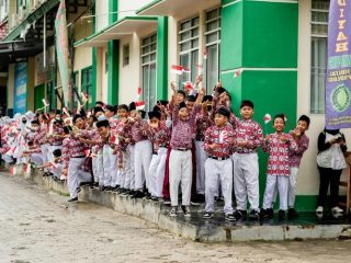 Aturan Seragam Sekolah SD hingga SMA Oleh Permendikbud, Seragam Gratis Untuk Kriteria Berikut! 