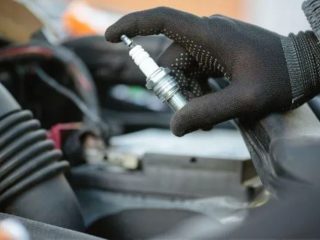 Jangan Disepelekan! Ini 4 Ciri-Ciri Busi Lemah pada Mobil dan Cara Memperbaikinya