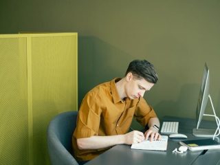 Berikut ini adalah alasan mengapa penting bagi guru untuk bertanya pada muridnya tentang apa yang ia yakini, kecuali?
