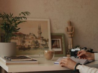 LENGKAP! Di bawah ini yang merupakan kelompok kata baku yang benar yaitu….