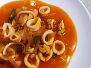 Bikin Keluarga Betah Makan di Rumah, Ini Resep Cumi Saos Padang yang Mudah Dibuat
